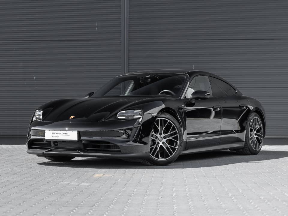 Porsche Taycan — иллюстрация